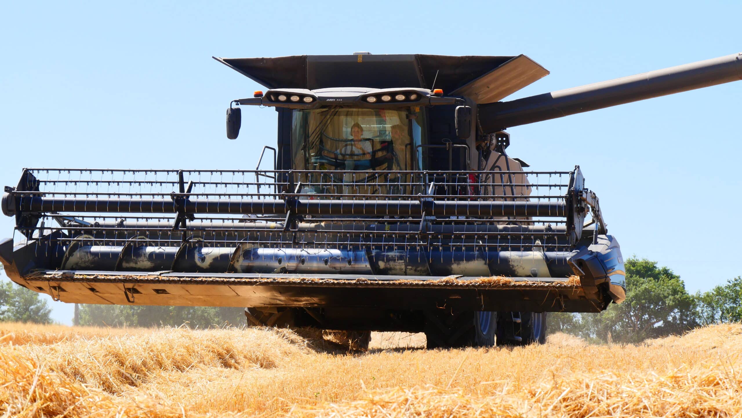Moissonneuse batteuse avec barre de coupe Fendt