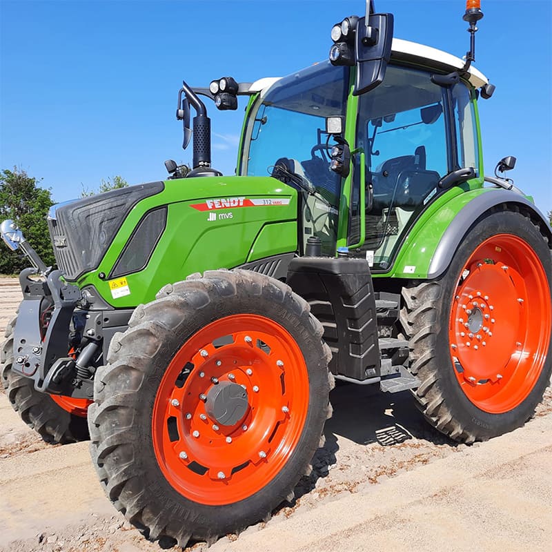 Tracteur Fendt 300 Vario adapté au maraîchage